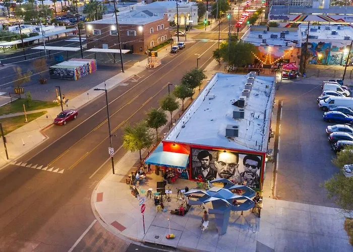 Walkable Dtph W/ Pool And Parking Phoenix