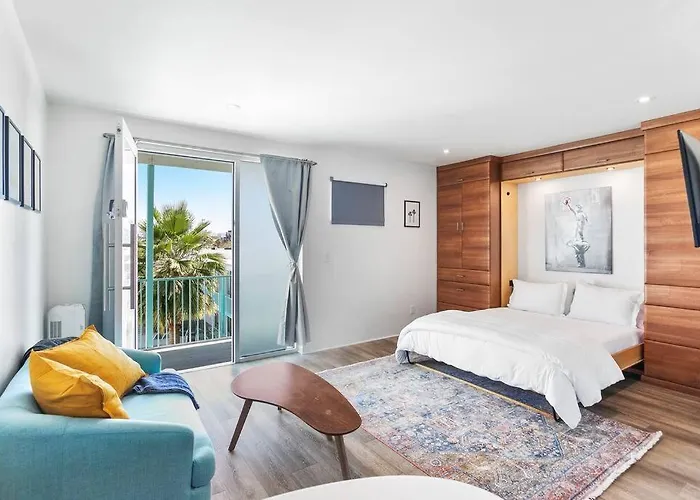 Apartment Walkable Dtph W/ Pool And Parking