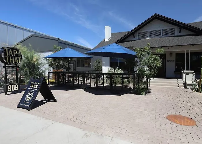 Walkable Dtph W/ Pool And Parking Apartment *