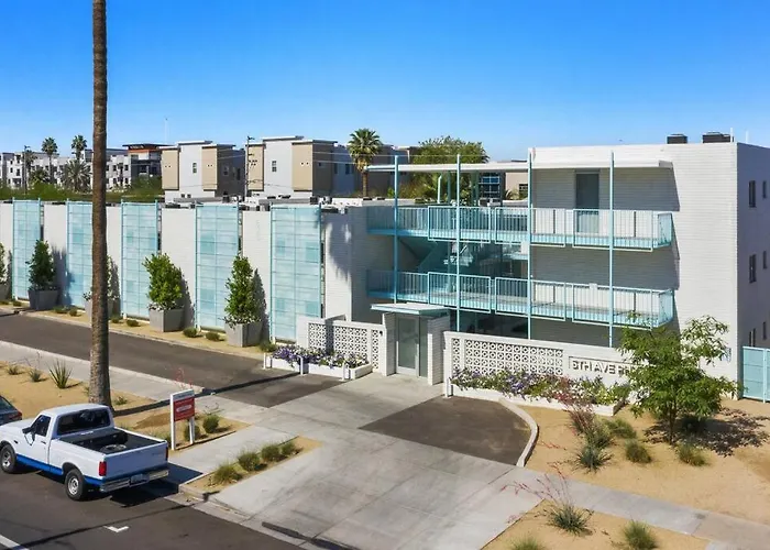Walkable Dtph W/ Pool And Parking Apartment *